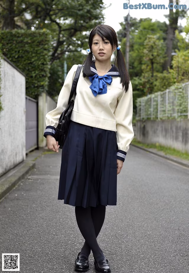 Shiori Fuji - Headed Lounge Photos