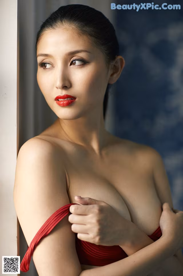 Manami Hashimoto - Suit Hiden Camera
